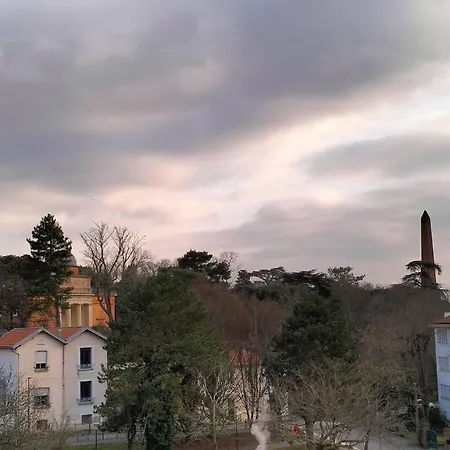 Logement, Vue Sur 1 Min Du Metro *